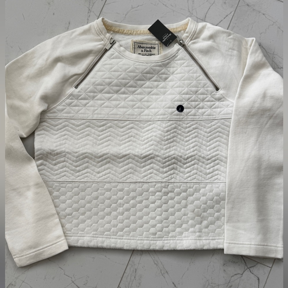 Abercrombie & Fitch Cream Boxy Quilt Crew Sweatshirt. Size Large